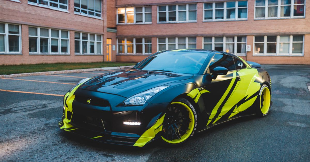 The Role of Taglines in Vehicle Wrap Design